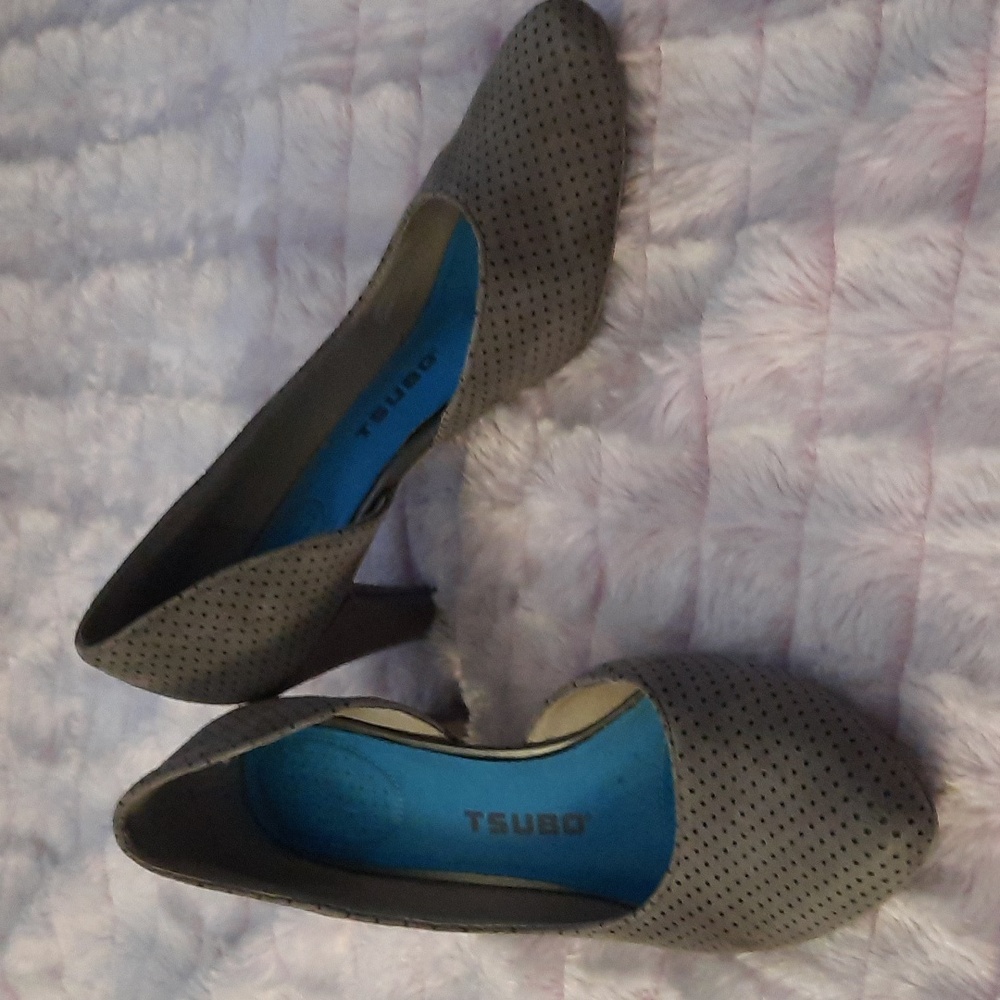 Tsubo Gray Perforated Suede Heels with Blue Insole